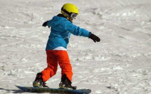tsg-wilhelmsdorf-wintersport-snowboarden-kind